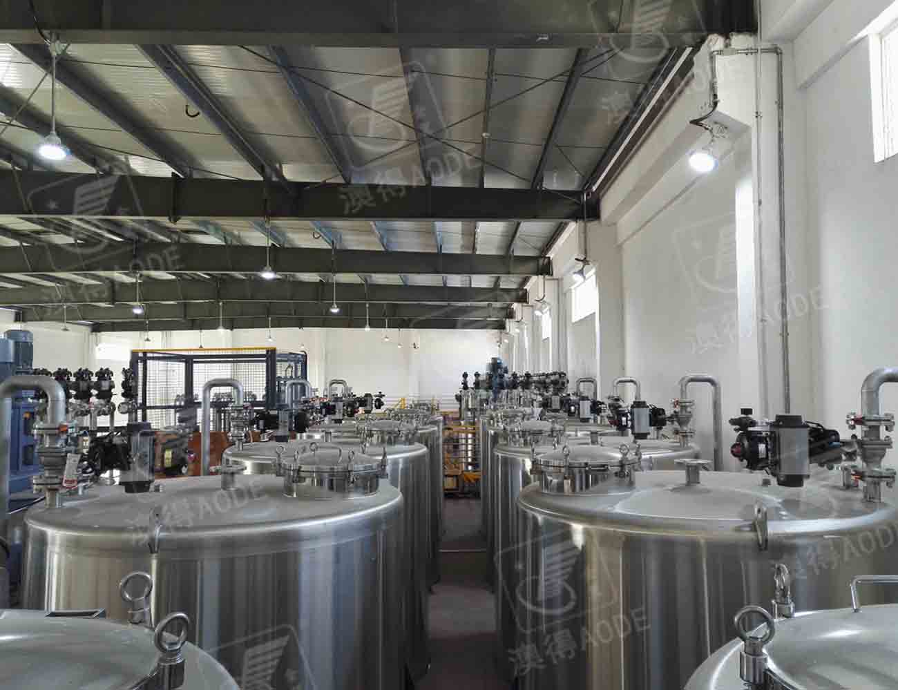 不(bu)鏽鋼立式儲罐(guan)