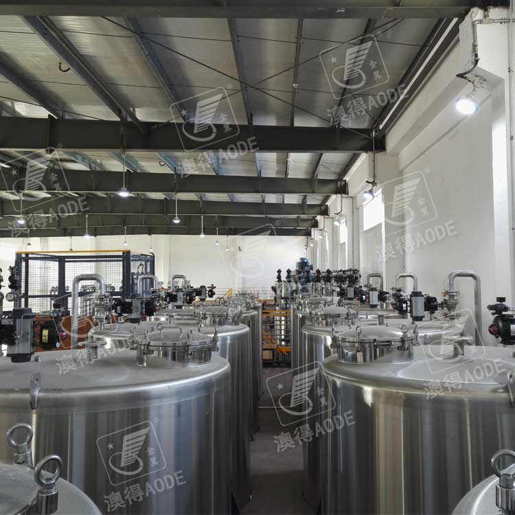 不(bu)鏽鋼儲(chu)罐