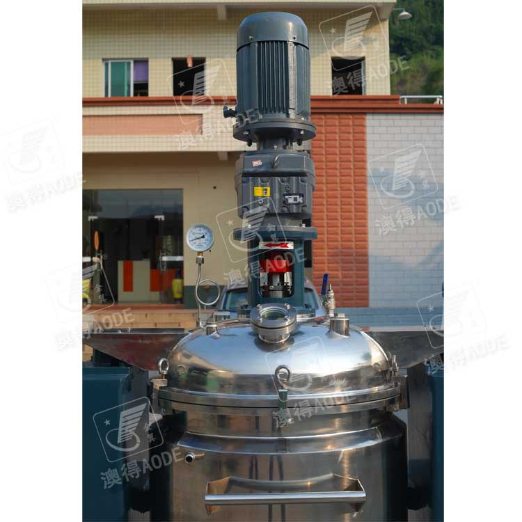 龍門式(shi)液壓升(shēng)降脫泡(pao)機